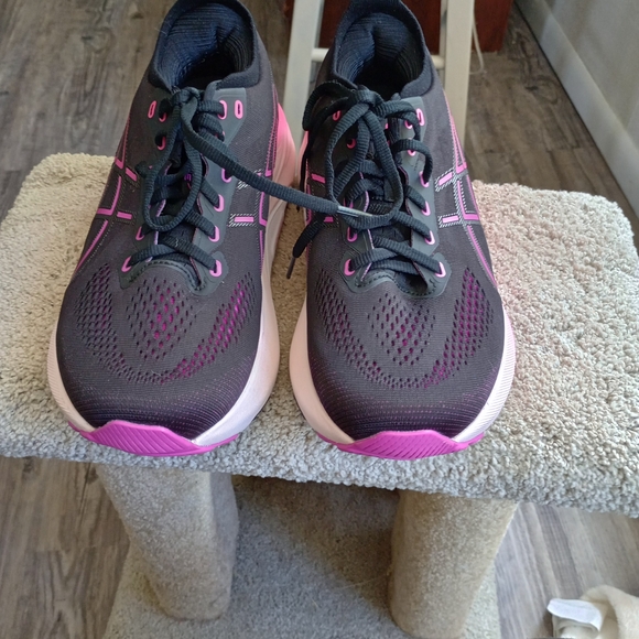 ASICS Women's Black and Pink Gel-Kayano Shoes - Picture 4 of 4